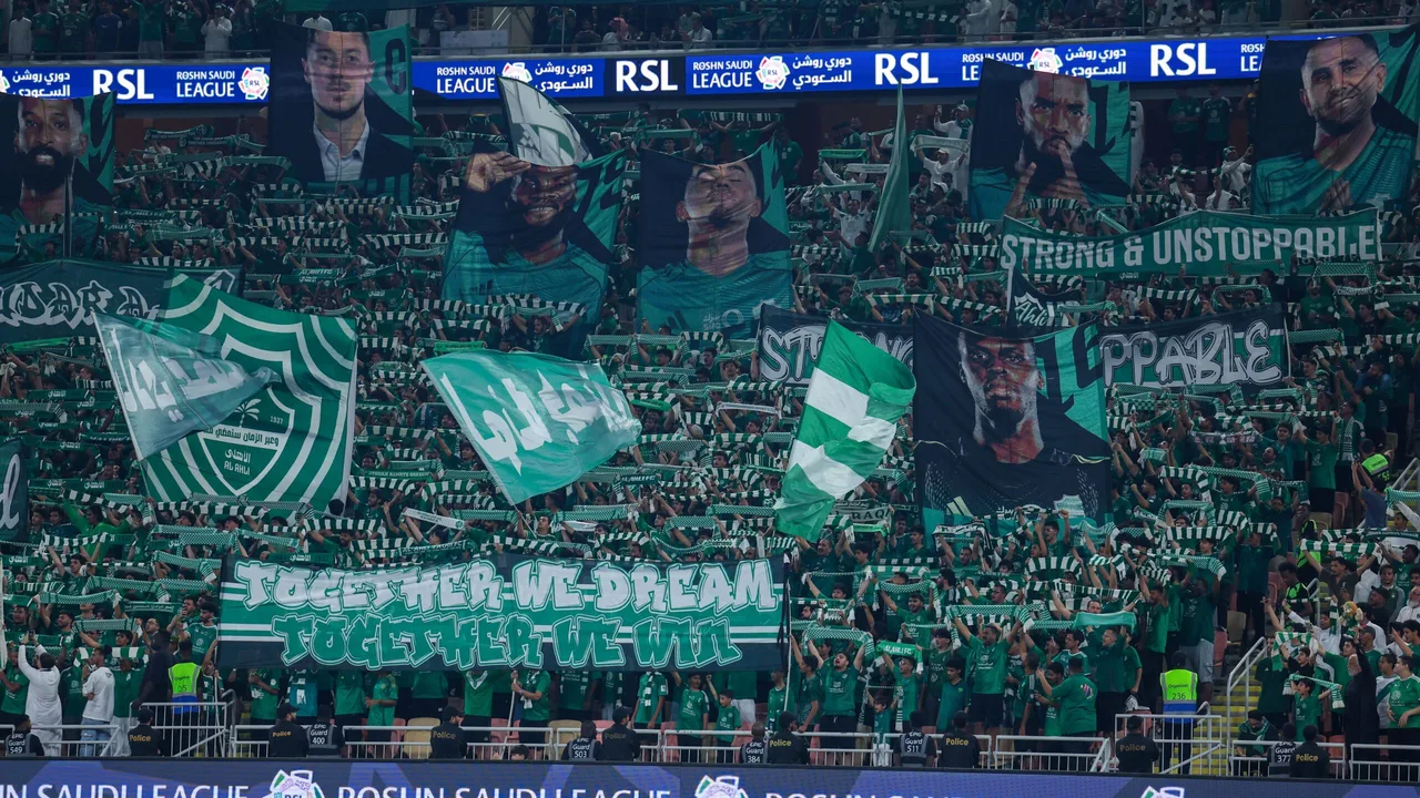 قنوات نقل مباراة الأهلي والقادسية في كأس الملك السعودي 2025-2026 وكيفية مشاهدتها عبر الإنترنت